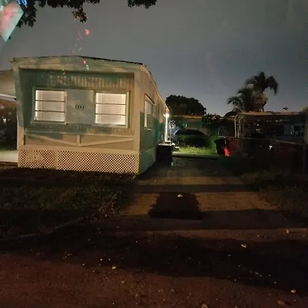 1161 Studio 1 Miami Tamiami Exterior photo
